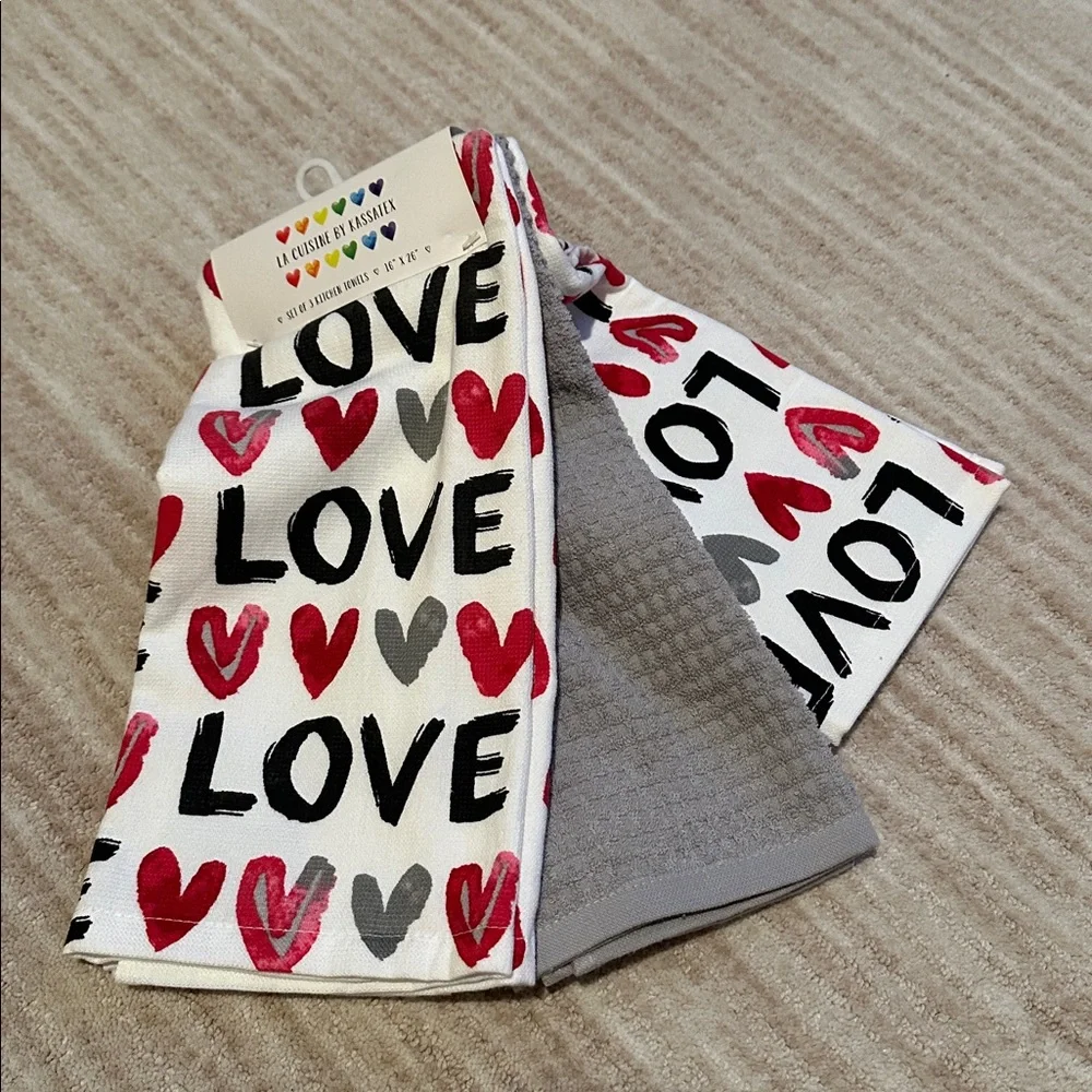 LA CUISINE KASSATEX Kitchen Towels Set of 3 Love Print 16 X 26 NWT Dual Purpose